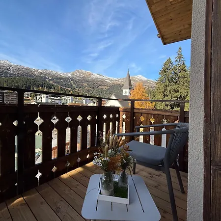 Stylish Aurora With Mountain Views *